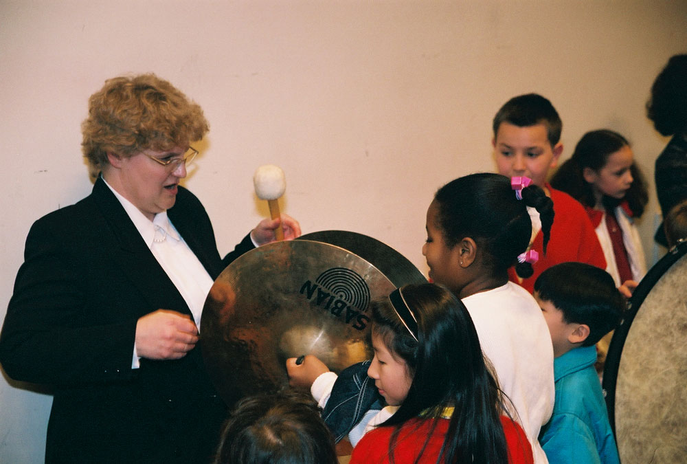 Vicki, percussion